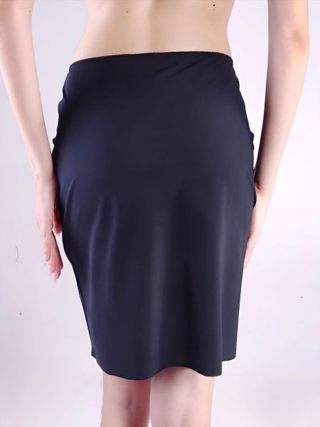 Черна изчистена дамска подплата за пола  Softy